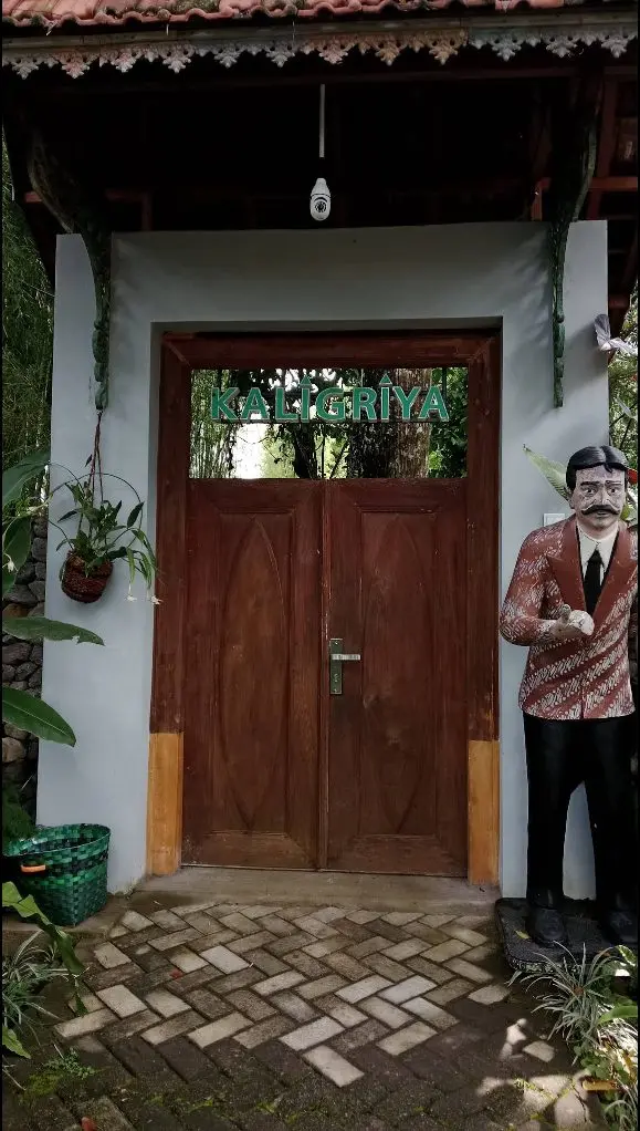 The entrance to Kaligriya